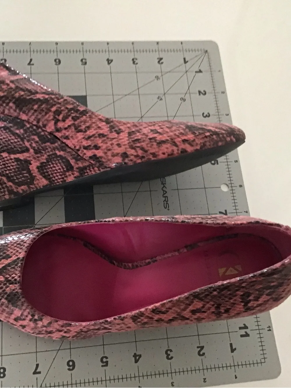 Kelsi Dagger pink snakeskin wedges 8 1/2